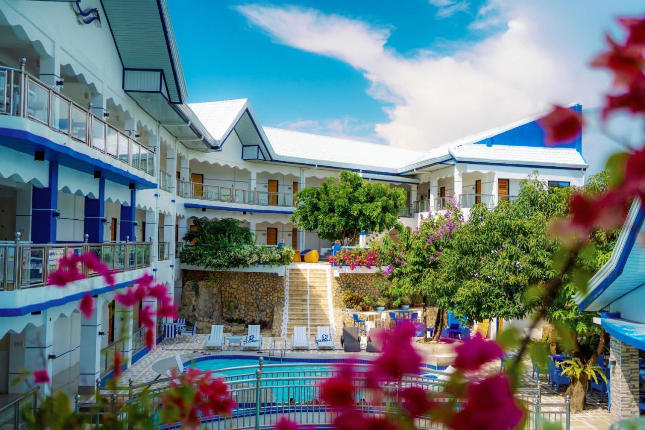 Santiago Cove Hotel And Restaurant Exterior photo