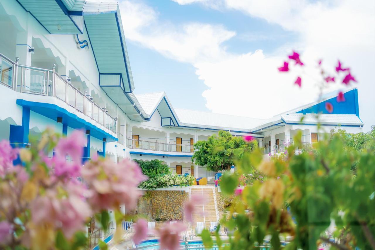 Santiago Cove Hotel And Restaurant Exterior photo