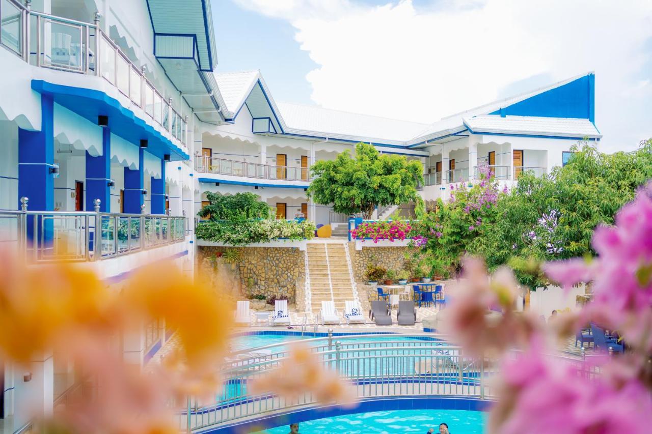 Santiago Cove Hotel And Restaurant Exterior photo