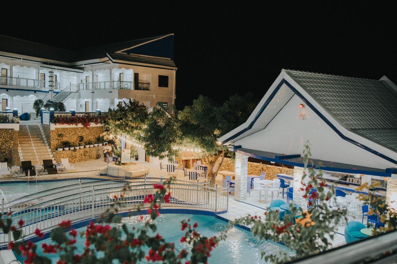 Santiago Cove Hotel And Restaurant Exterior photo